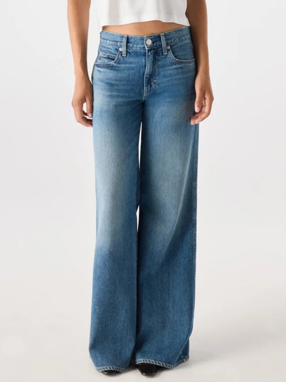 AMO Regina Wide Leg Jeans size 28 Ethereal Wash
